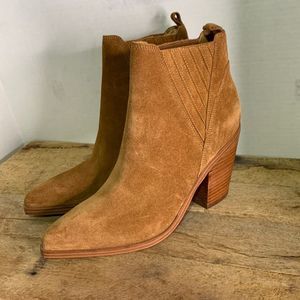 Marc fisher Gardi pointed toe boots.  Brown western booties. Cowgirl